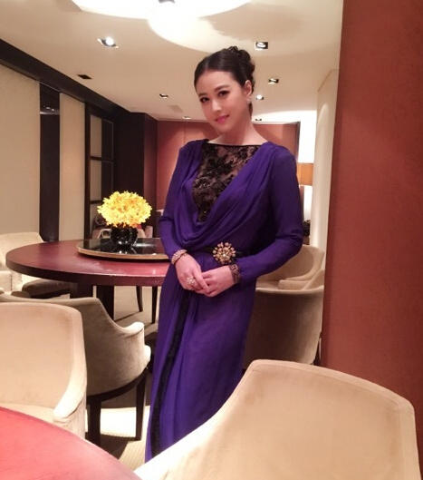 周海媚晒美照妩媚不失可爱皮肤紧致岁月无痕