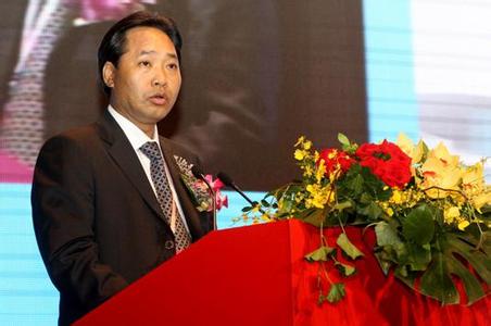 传京基地产陈华发家因贵人相助 曾借克林顿秀造势