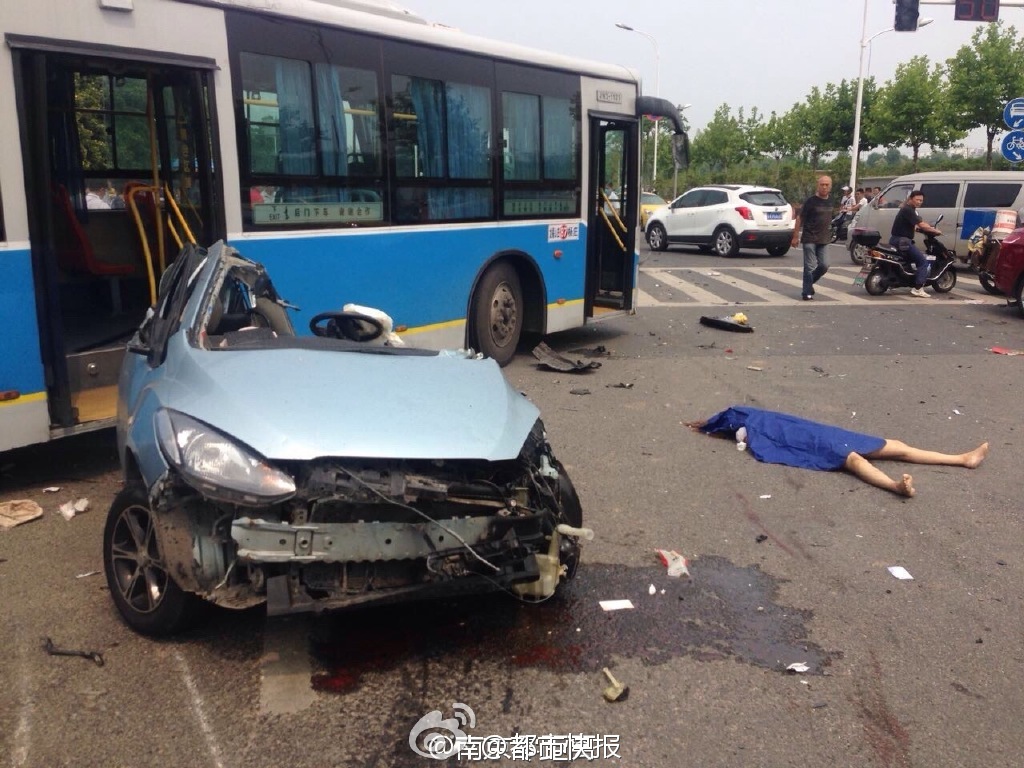 南京车祸清晰图图片