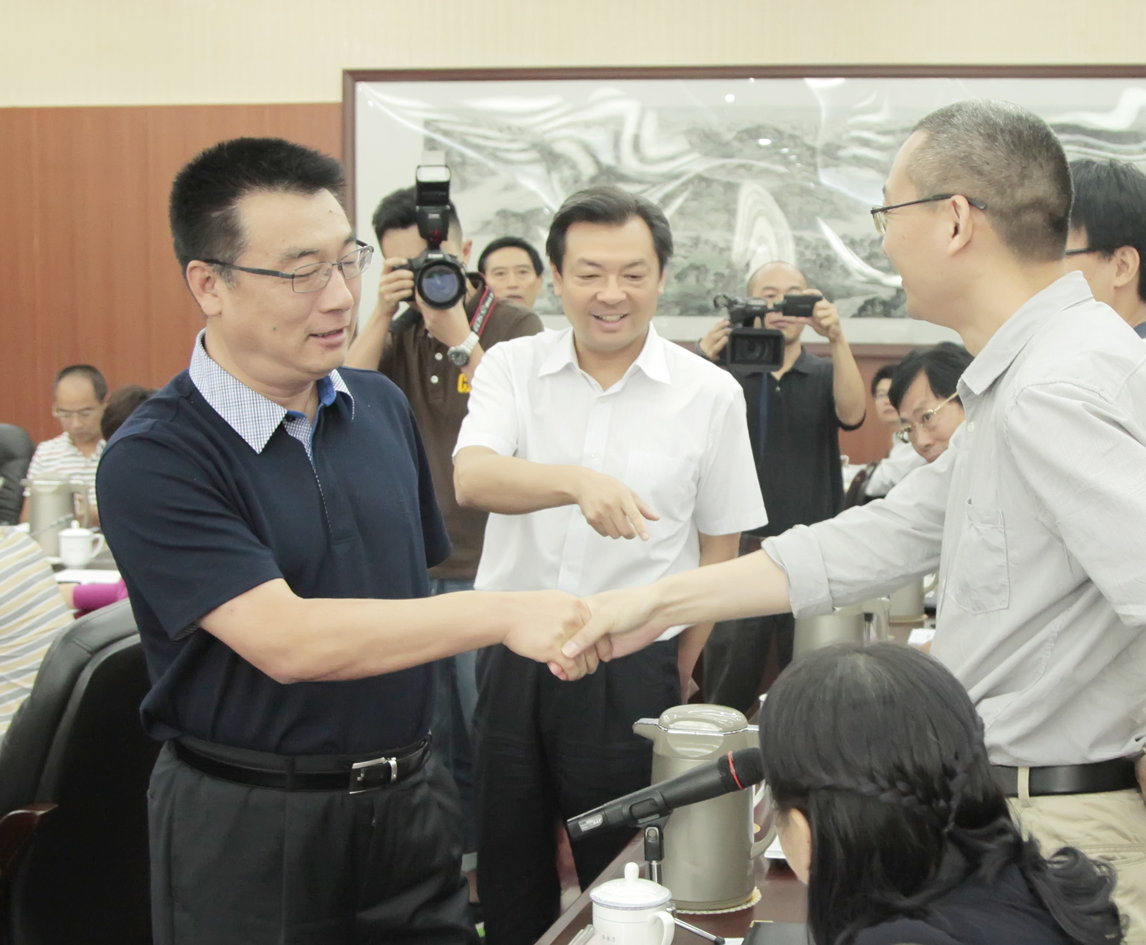 四川省纪委书记王雁飞:望四川也有"朝阳群众"