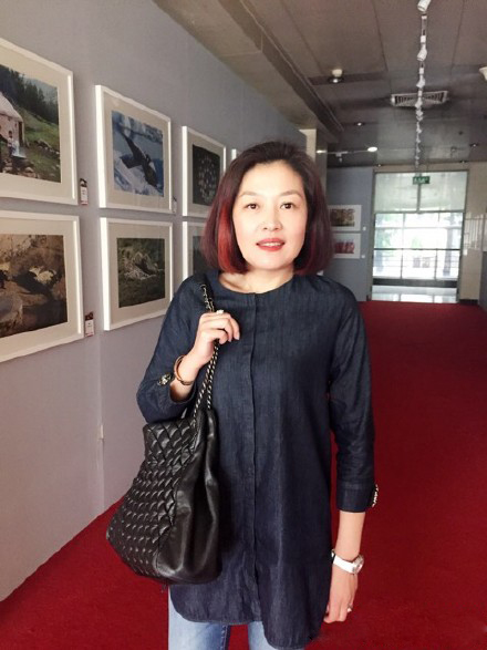 哈文重回学校上儿科 穿牛仔裤青春靓丽(图)