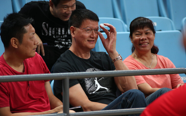 易建联爱子长沙过周岁 阿联:把冠军送给他当礼物