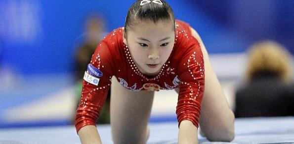 当年的高低杠公主何可欣