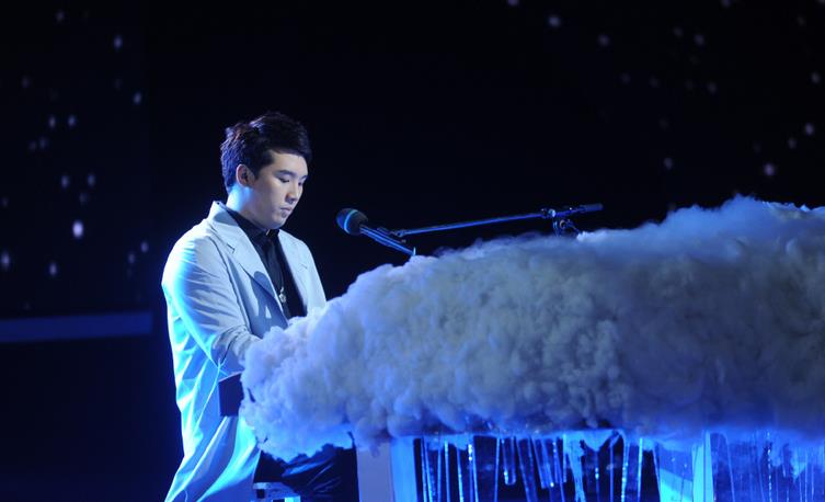 不过今天在节目现场,李根坦诚自己已经退役,来参加节目希望表演唱歌,"