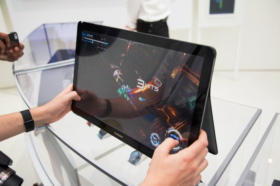 到目前为止你所见过的最大的平板电脑有多大?9.7英寸?13.3英寸?15.