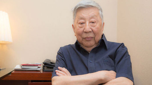 阎肃儿子谈父亲病情:已苏醒 状态好时会睁开眼睛_手机凤凰网