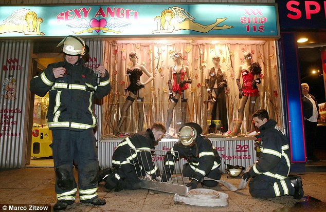 德国男子遇火灾不逃生 称a片还没看完不想走(图)