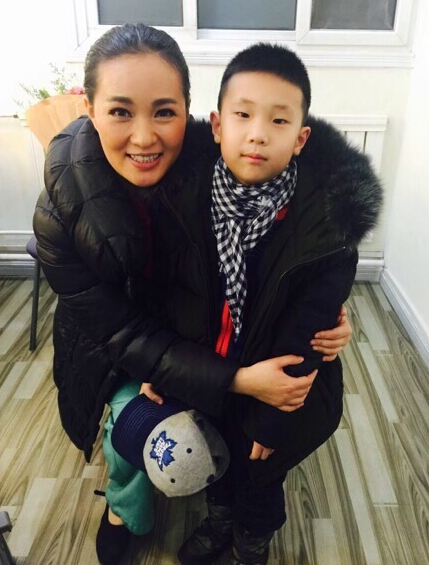 林永健带儿子看歌剧 暖男大竣给"白毛女"献花(图)