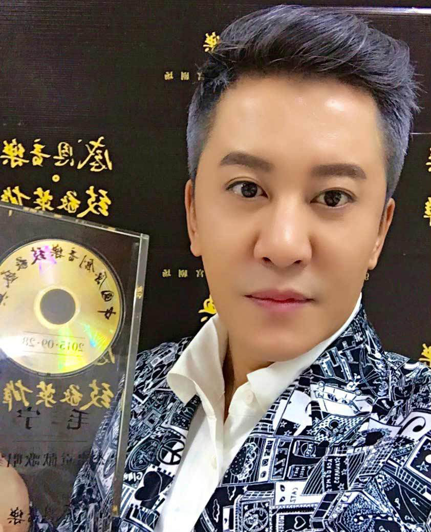 2015年七大吸毒明星-凤凰新闻