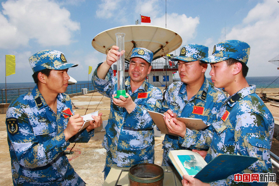 南沙永暑礁守岛官兵生活照曝光 配枪还是81杠