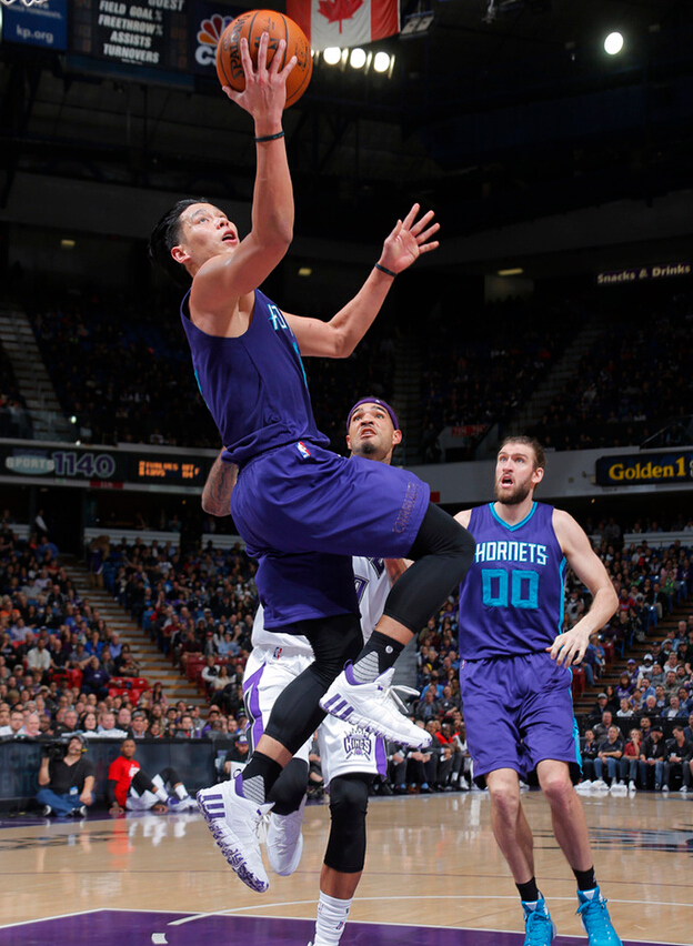 1v4蝴蝶步 制胜神传!林书豪200万白菜价太值|gif