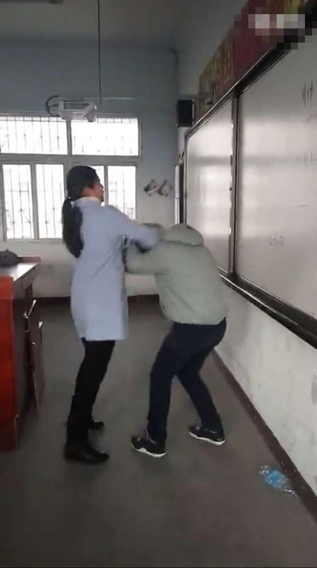 中学生50秒内被狂扇十几个耳光