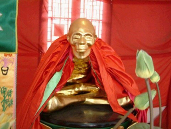 【转】凤凰网 盘点最著名的"活菩萨":肉身千年不腐如活人