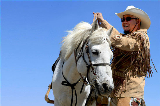 摄影师 联合国国际组织人文关怀奖获得者,凤凰卫视北亚记者站站长)