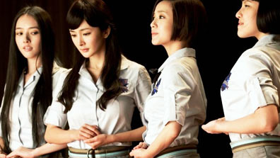 《小时代》曝首款剧照 四美女穿校服比清纯