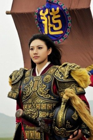 新版"花木兰"戎装照曝光 叫板姚晨:还敢演吗?