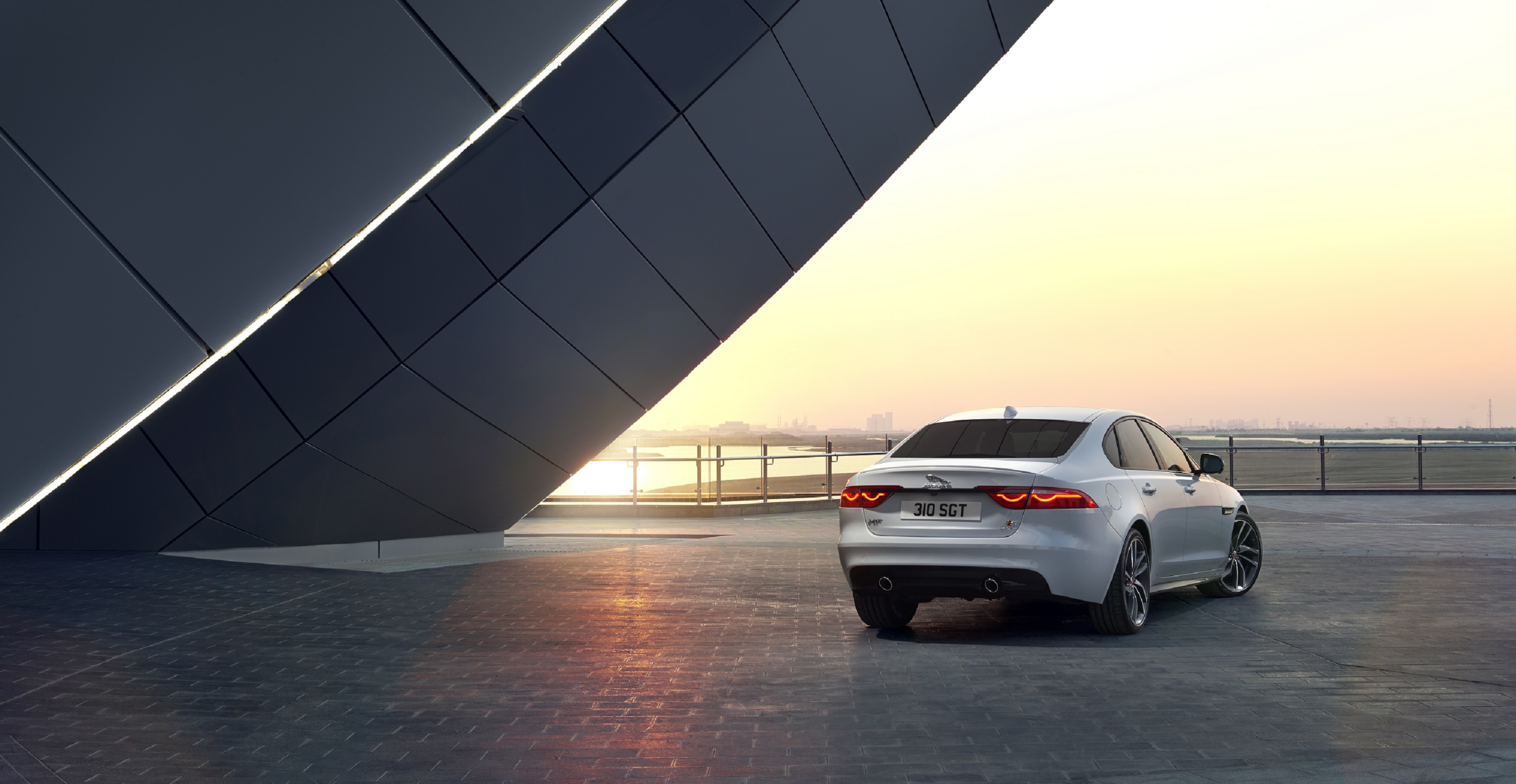 捷豹xf荣膺bbctopgear年度轿车大奖