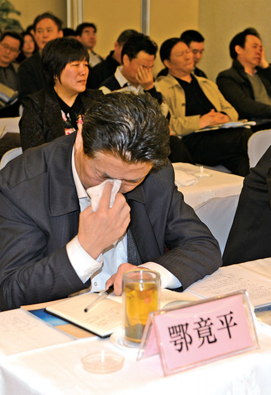 南阳市委常委,宣传部长王新会(左三)和淅川县委书记马良泉(左一)将