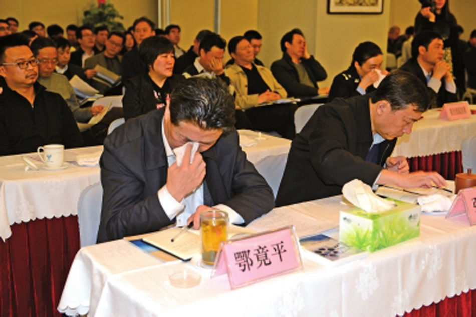 南阳市委常委,宣传部长王新会(左三)和淅川县委书记马良泉(左一)将