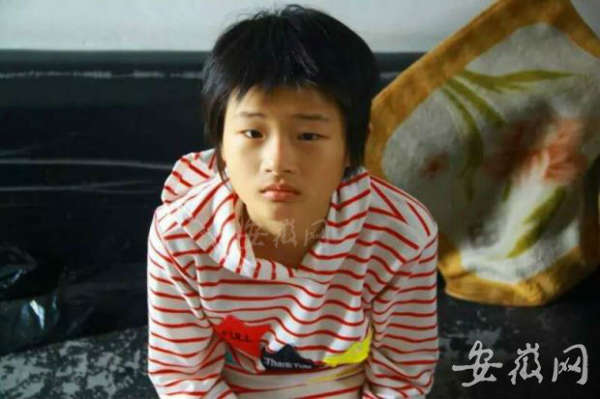 安庆西火车站广场发现一名走失女童警方全省寻其家人