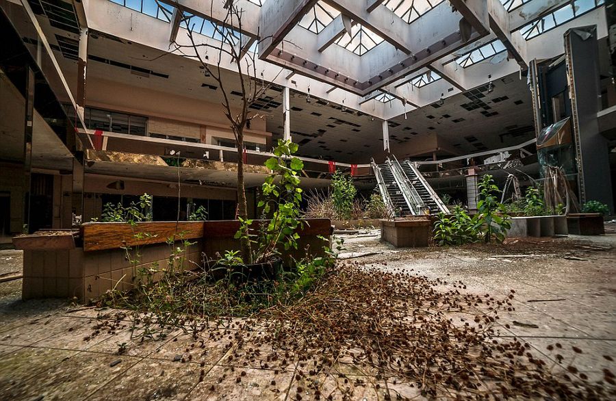 美废弃超市四季更迭破败不堪似鬼城