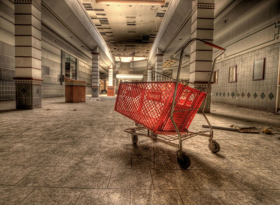 美废弃超市四季更迭破败不堪似鬼城