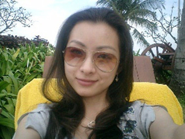 49岁温兆伦三婚娇妻赵庭美艳私房照首曝光[图集]