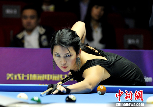 "黑寡妇"珍妮特·李亮相成都 角逐美式台球精英赛
