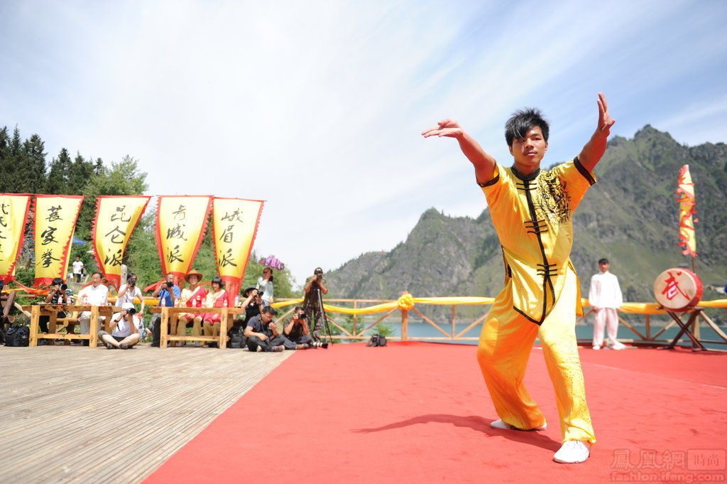 新疆武林大会天山论剑11派高手演绝学