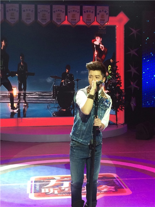 王栎鑫回归越策越开心方言听写会上大放异彩