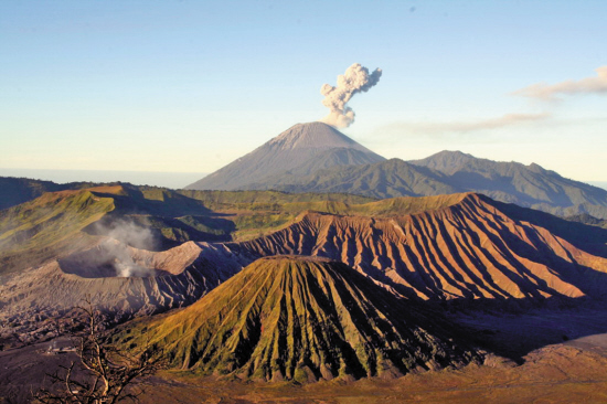 泉 摄老挝 琅勃拉邦香通寺 默沫de行走 摄新西兰南岛米尔福德峡湾游船
