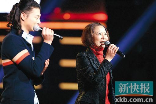 霍尊与妈妈仲小萍