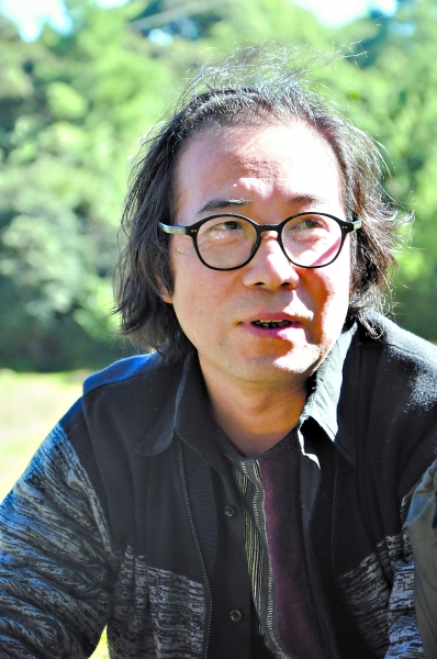 武汉张执浩获"年度诗人"