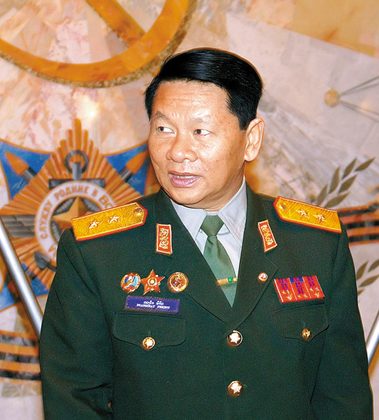 老挝军机坠毁 副总理遇难