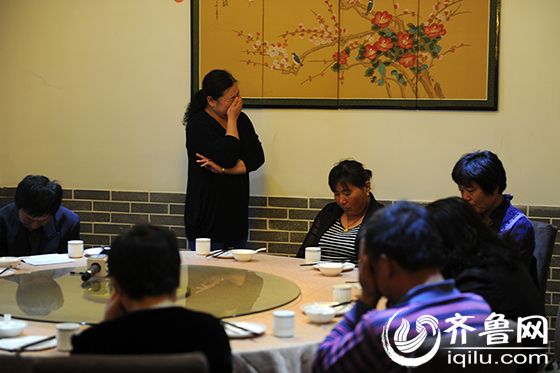 失独家庭的聚会:48岁母亲怀孕3次保不住胎"继续生"