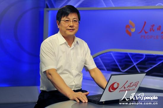 包头市达茂旗委书记伏瑞峰(人民网记者 张希摄)