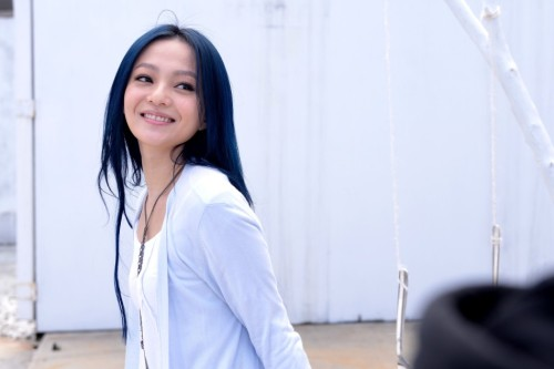 张韶涵阳光空气mv首播展温暖活力