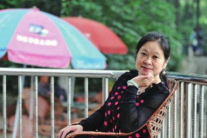 59岁的吴玲玲看上去比实际年龄年轻