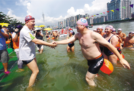 2000泳士嘉年华市民点赞水质变好