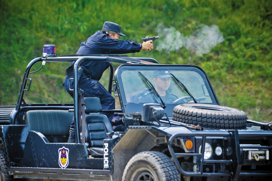 见识到人称"飞虎队"的广州特警"闪电突击队"队