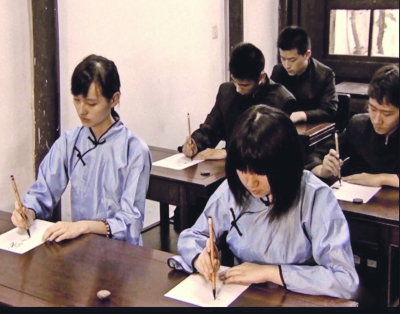 "民国风"微视频展示礼仪风尚