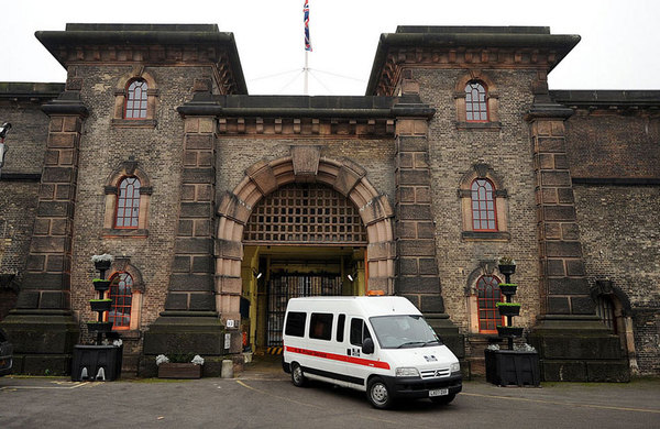 伦敦安全警戒级别相当高的旺兹沃思(wandsworth)监狱中服刑,这是英国