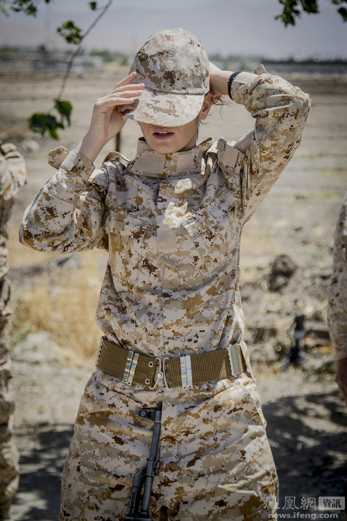 与isis对峙的库尔德女战士(/10)