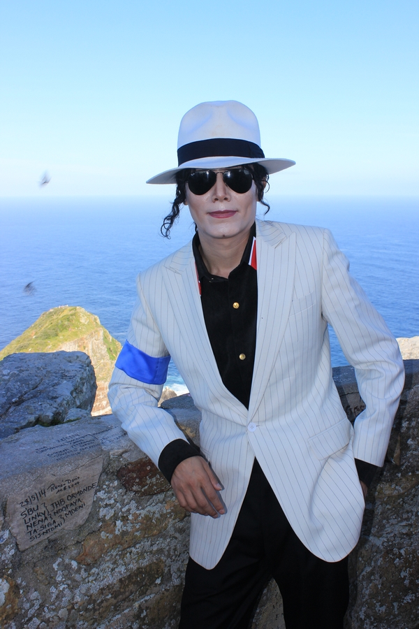 王杰杰克逊访南非 惟妙惟肖获赞"活着的杰克逊"