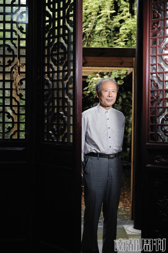 (顾风,一生从事文物研究和保护,在文物发掘现场和建筑工地之间奔走,从