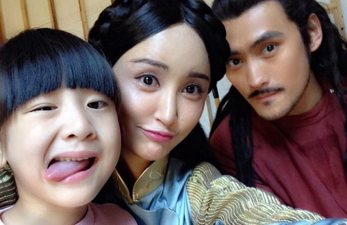 娱乐 黄晓明:40岁前结婚生子 会上演霸道求婚 热词:mh370残骸