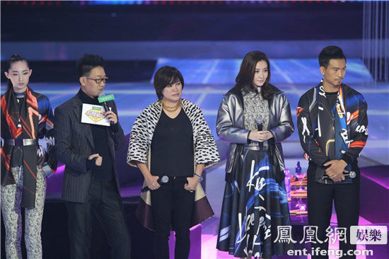 周杰伦助阵女神的新衣决赛图