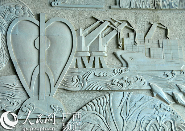 规划馆内的广西现代建筑浮雕(局部)