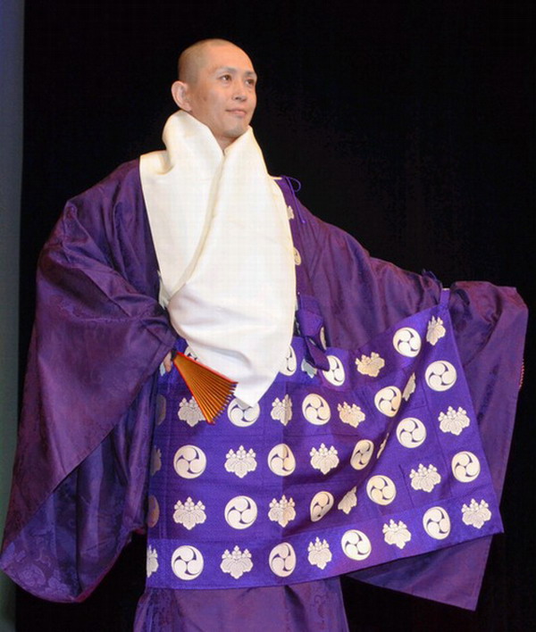 日本帅和尚走t台展示修行服饰(组图)