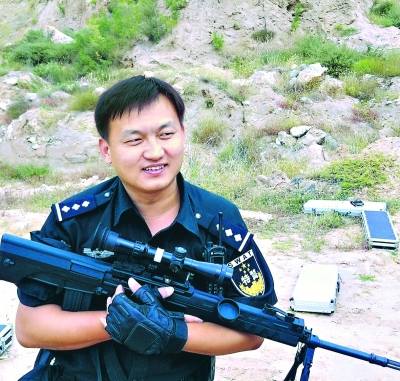 新疆特警总队政委图片